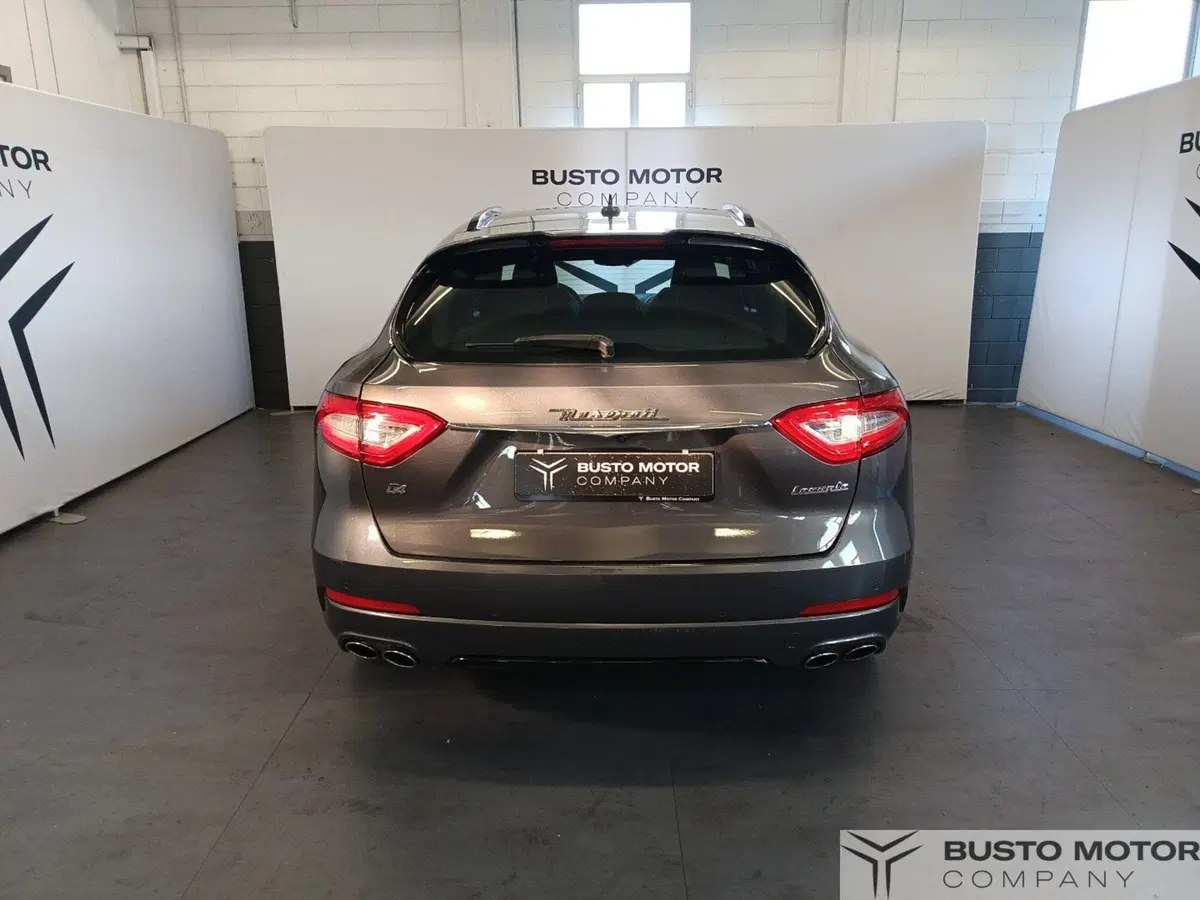 Maserati Levante usata a Varese (5)