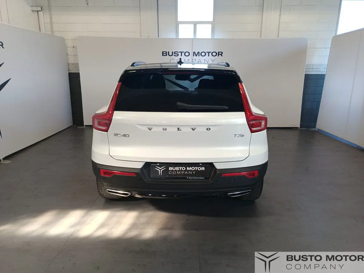 Volvo XC40 usata a Varese (5)