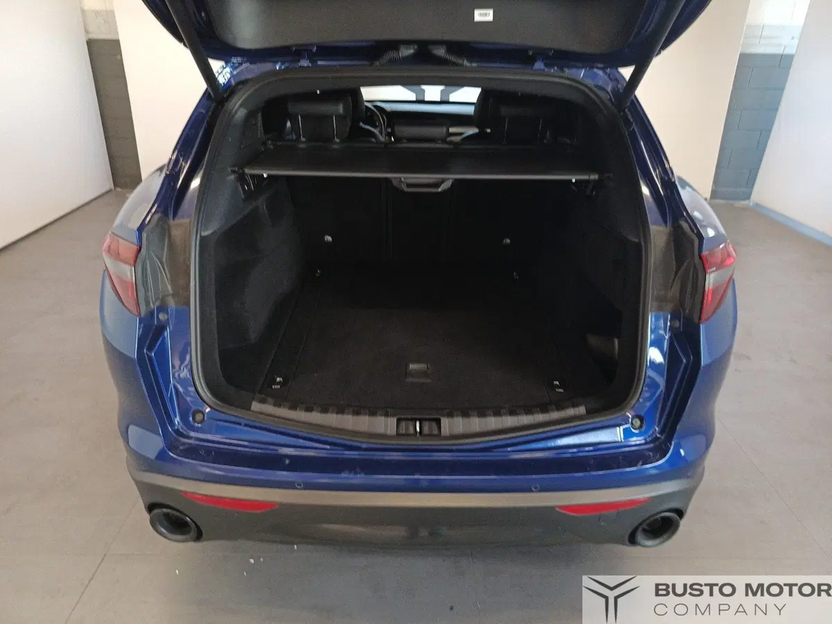 Alfa Romeo Stelvio usata a Varese (10)