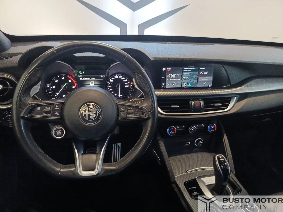 Alfa Romeo Stelvio usata a Varese (11)