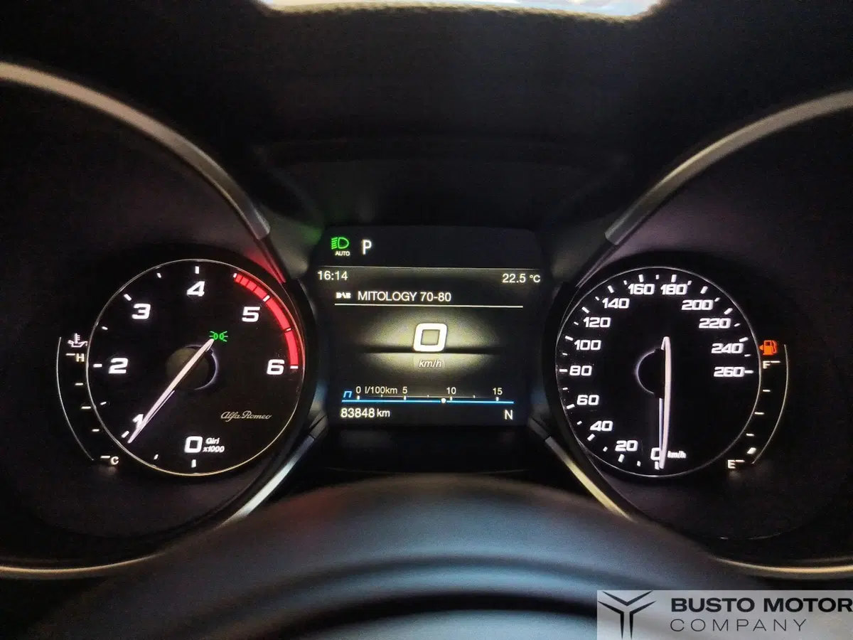 Alfa Romeo Stelvio usata a Varese (12)