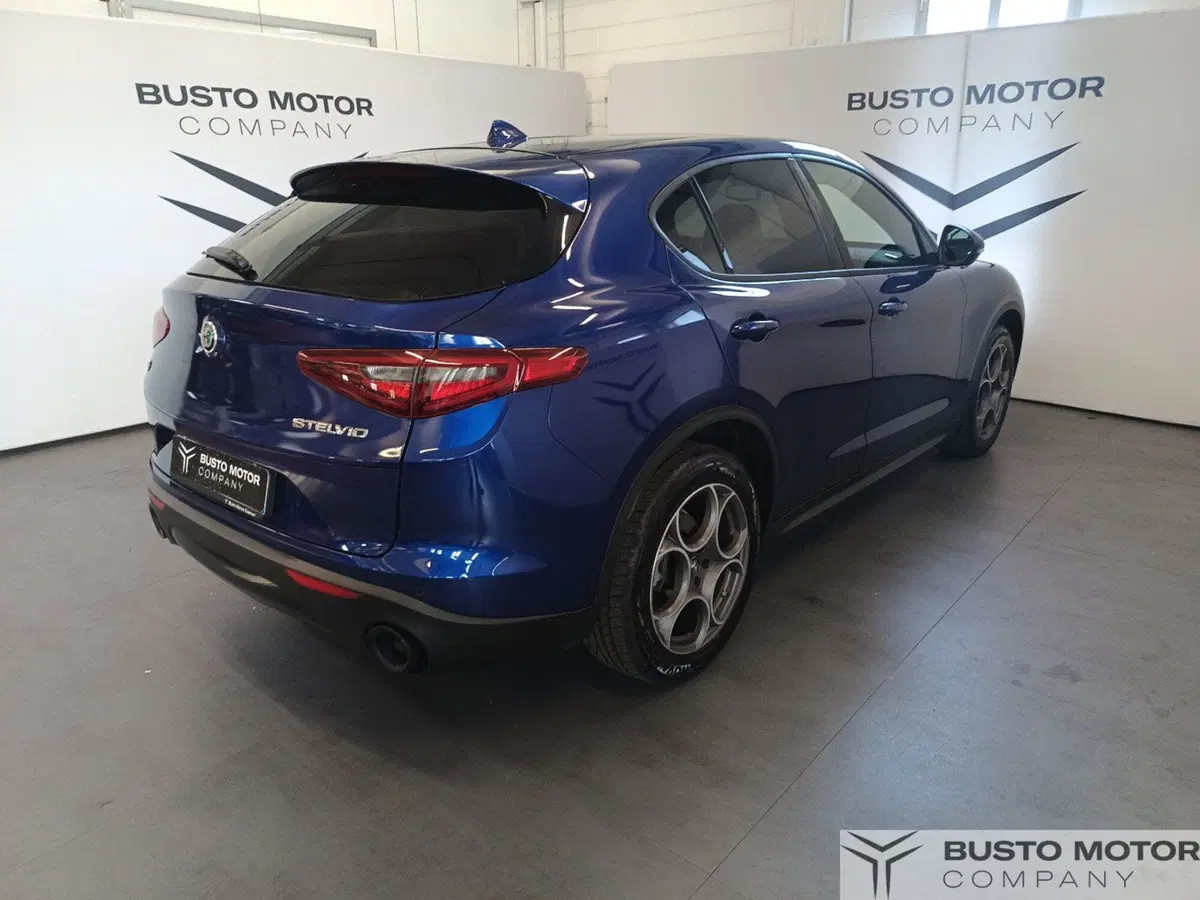 Alfa Romeo Stelvio usata a Varese (4)