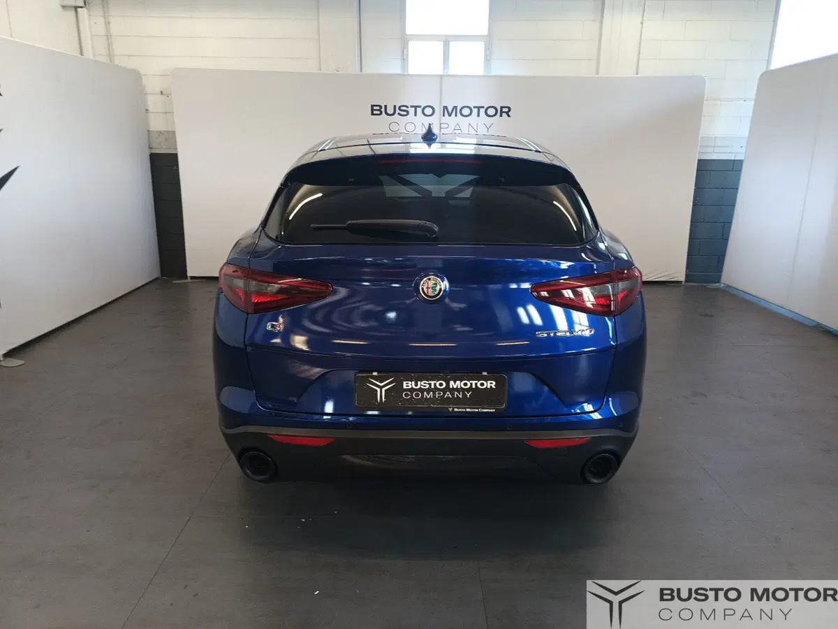 Alfa Romeo Stelvio usata a Varese (5)