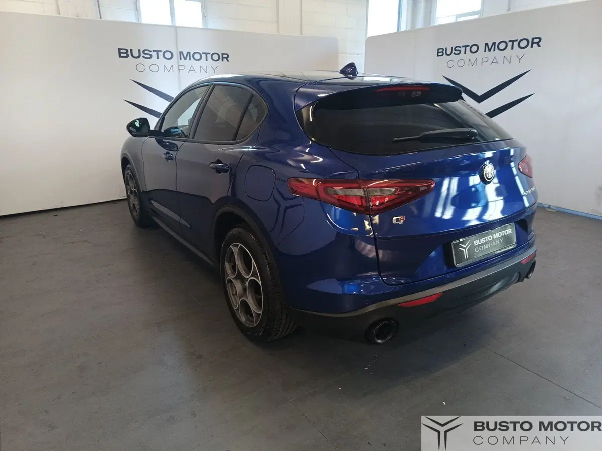 Alfa Romeo Stelvio usata a Varese (6)