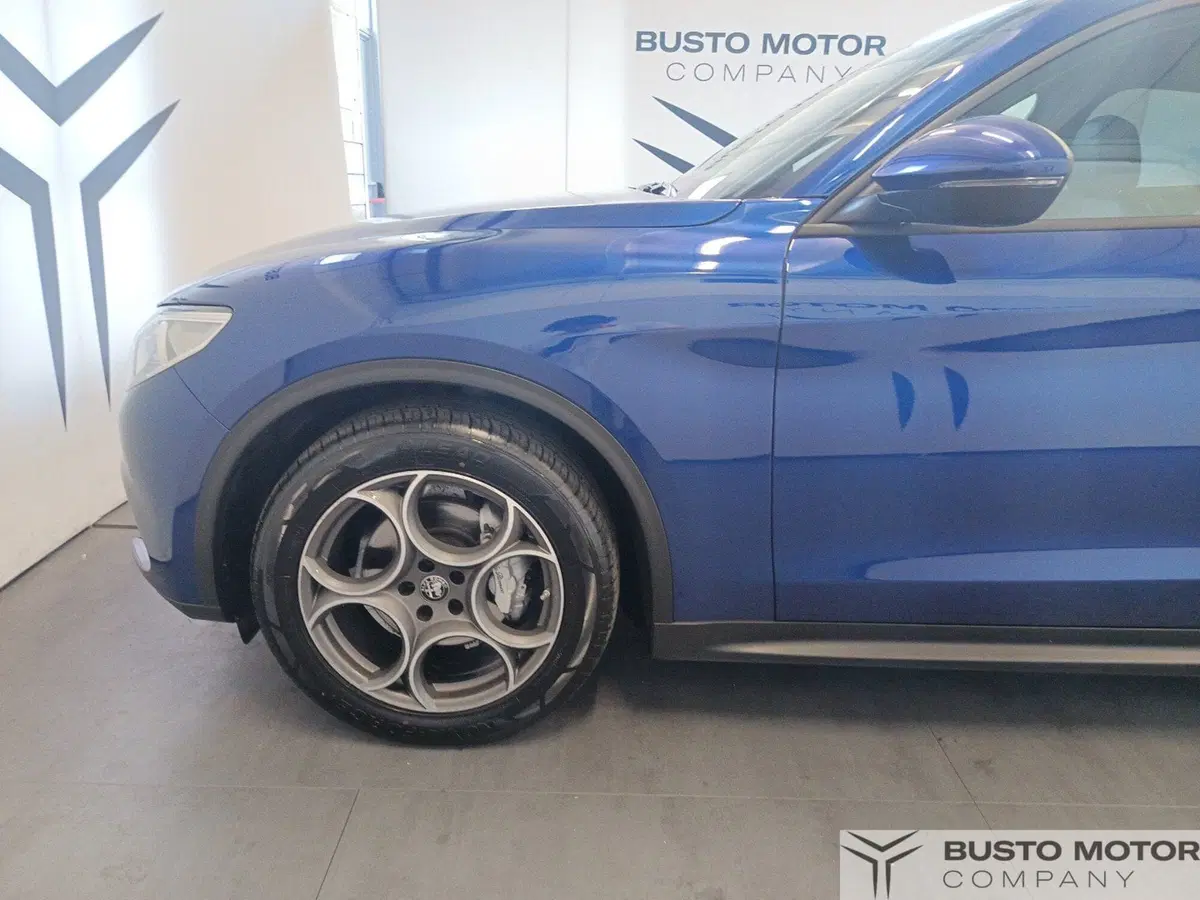 Alfa Romeo Stelvio usata a Varese (7)
