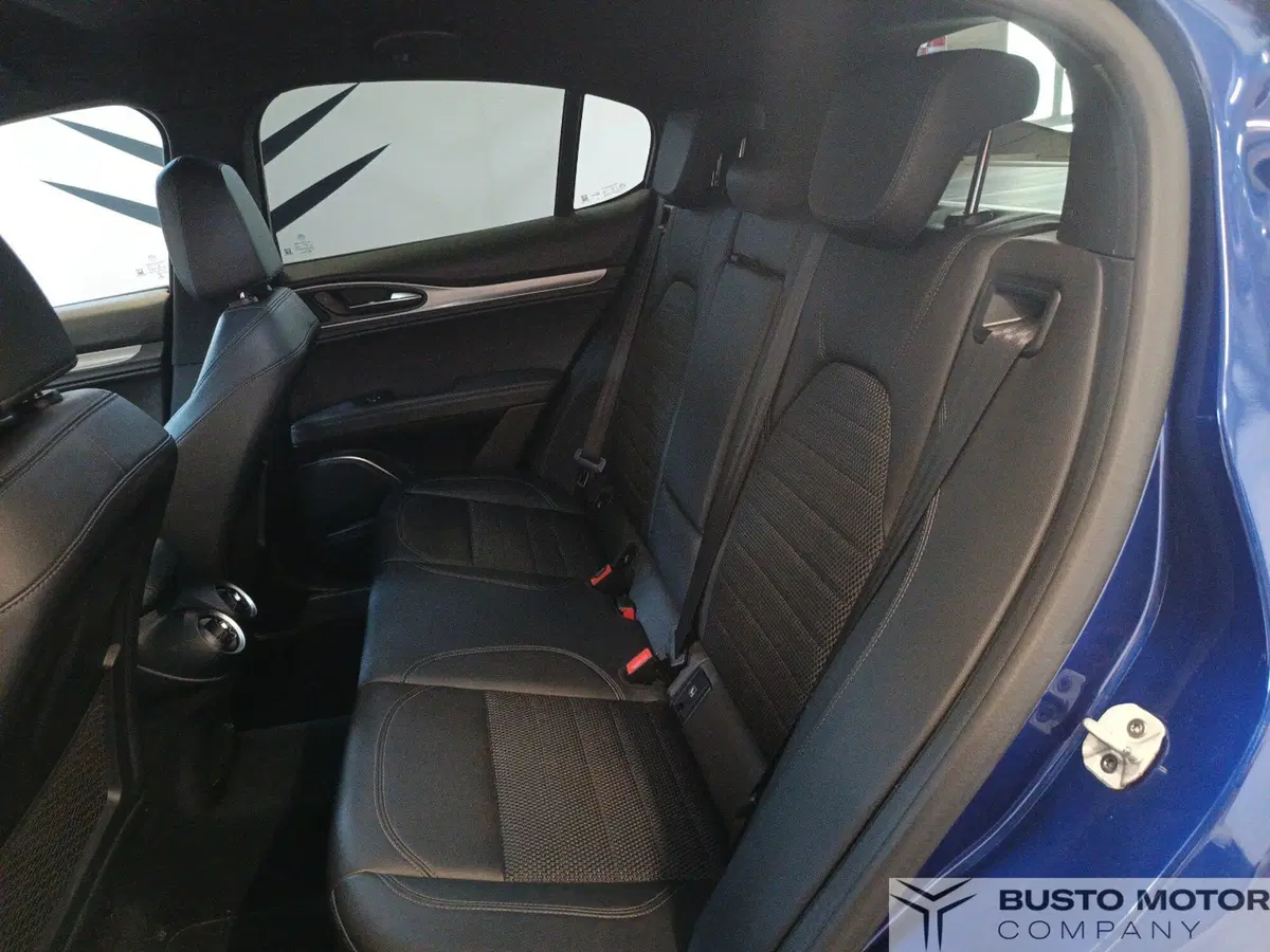 Alfa Romeo Stelvio usata a Varese (9)