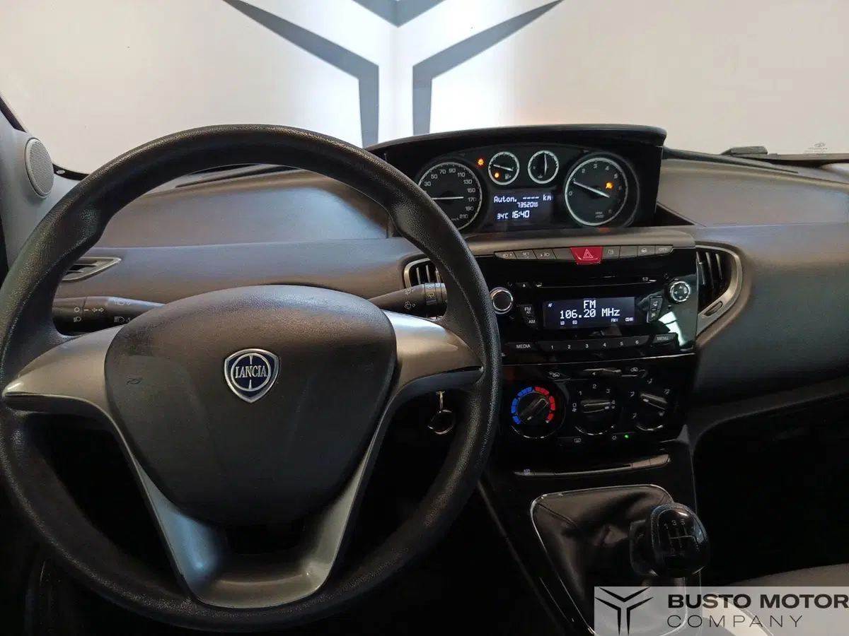 Lancia Ypsilon usata a Varese (11)