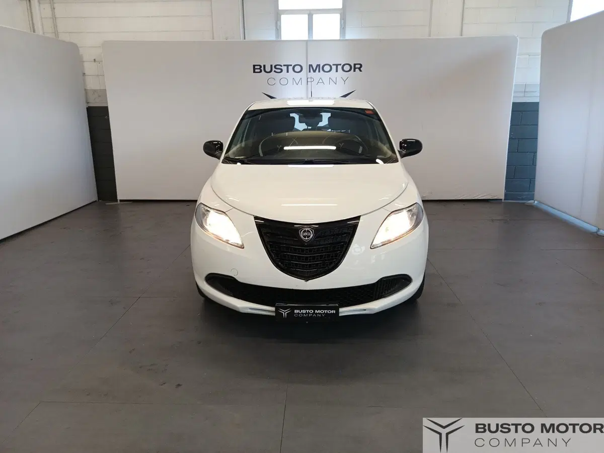 Lancia Ypsilon usata a Varese (2)