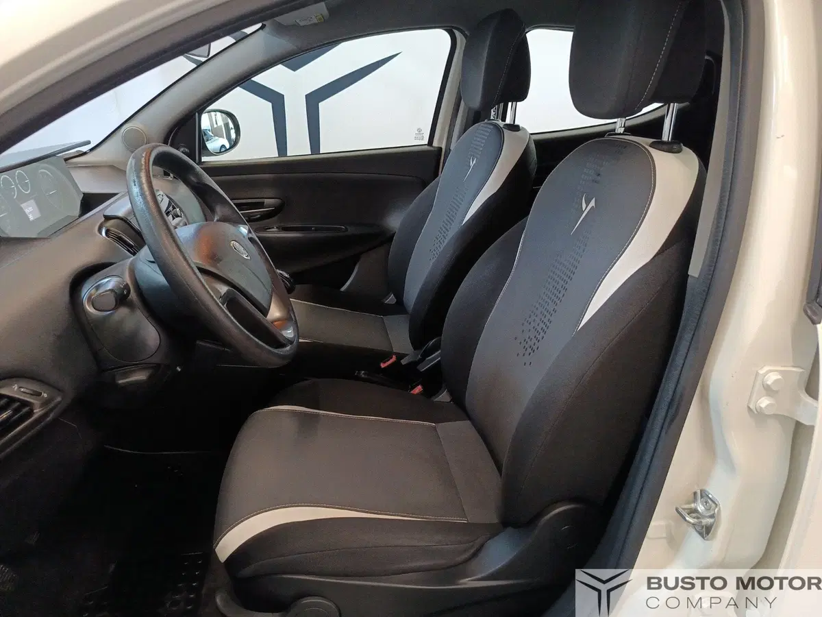 Lancia Ypsilon usata a Varese (8)