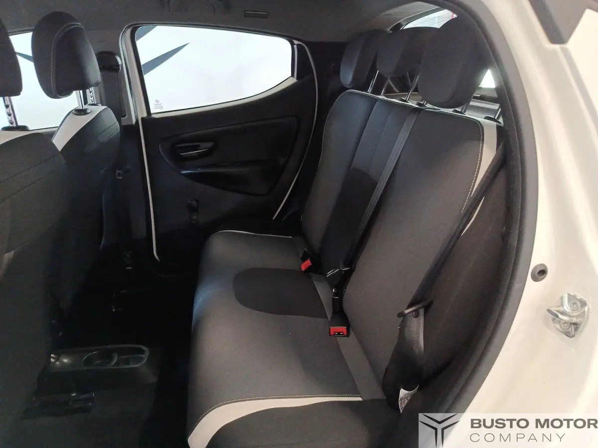Lancia Ypsilon usata a Varese (9)