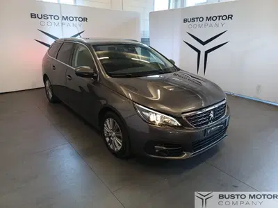 Peugeot 308 SW 1.5 bluehdi Active Pack s&amp;s 130cv eat8 del 2021 usata a Olgiate Olona