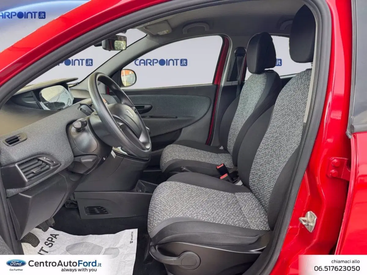 Lancia Ypsilon usata a Roma (9)