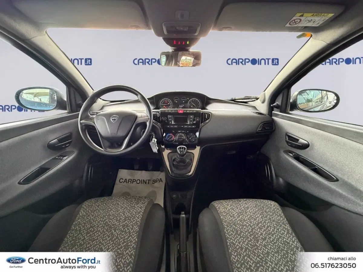 Lancia Ypsilon usata a Roma (10)