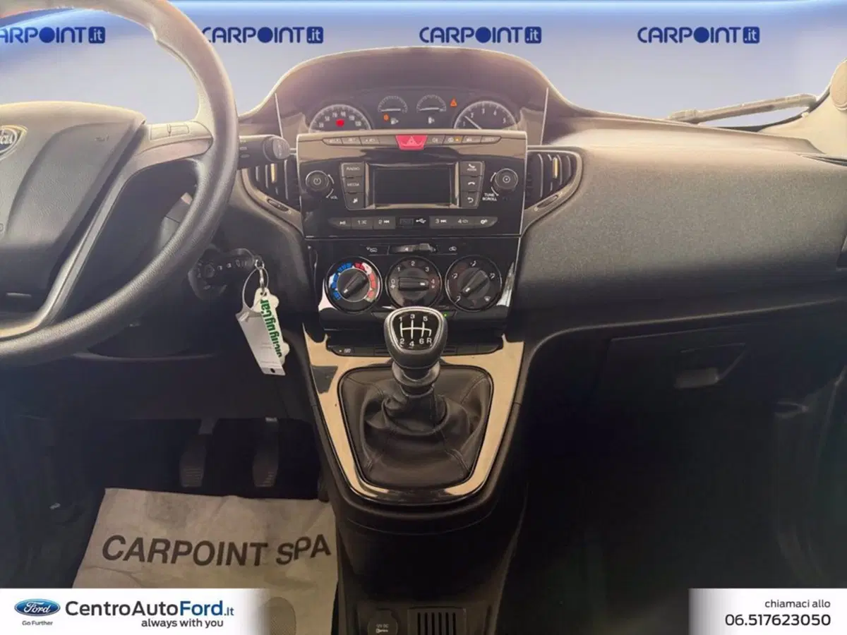 Lancia Ypsilon usata a Roma (11)