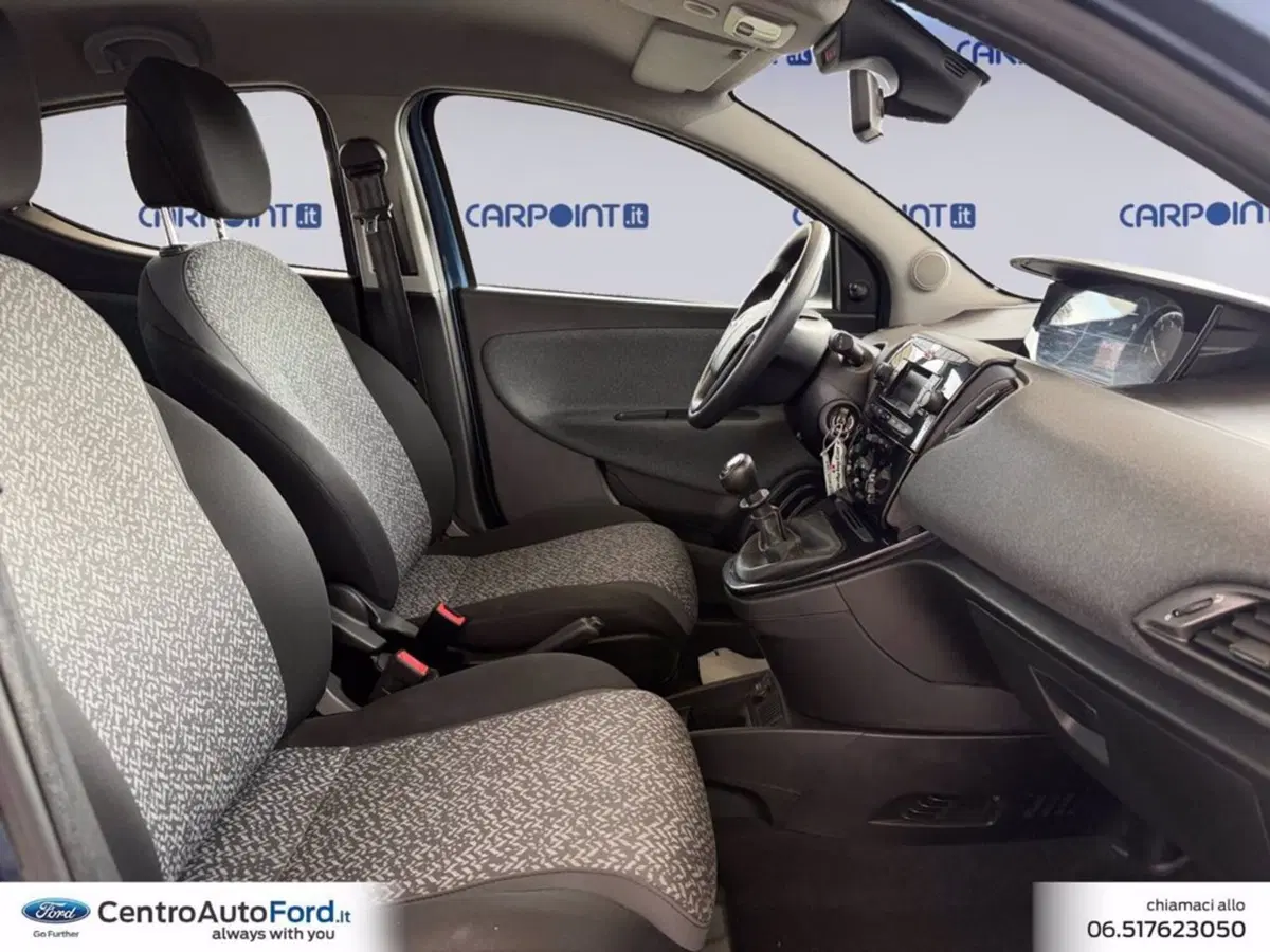 Lancia Ypsilon usata a Roma (15)