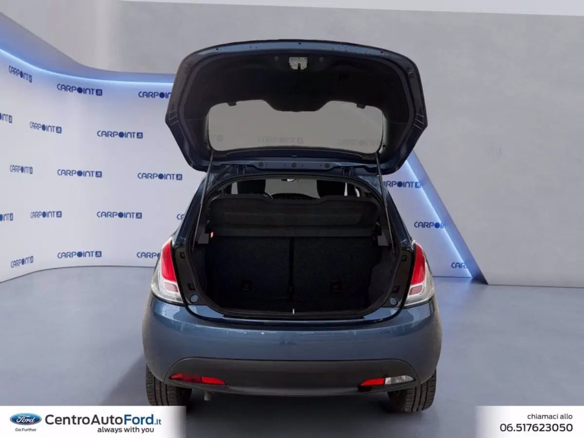 Lancia Ypsilon usata a Roma (17)