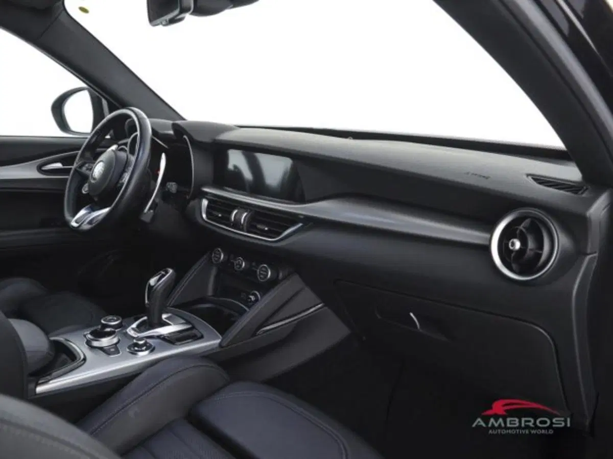 Alfa Romeo Stelvio usata a Perugia (12)
