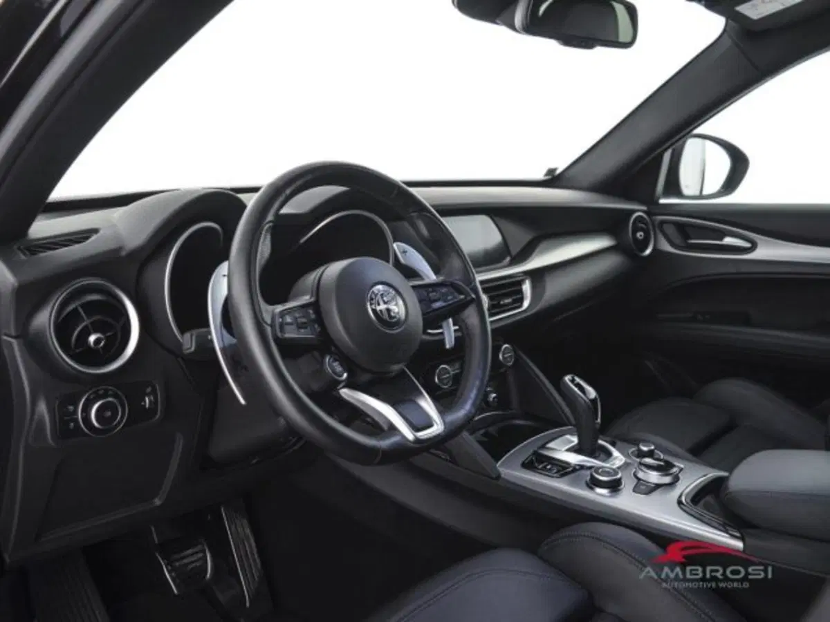Alfa Romeo Stelvio usata a Perugia (8)