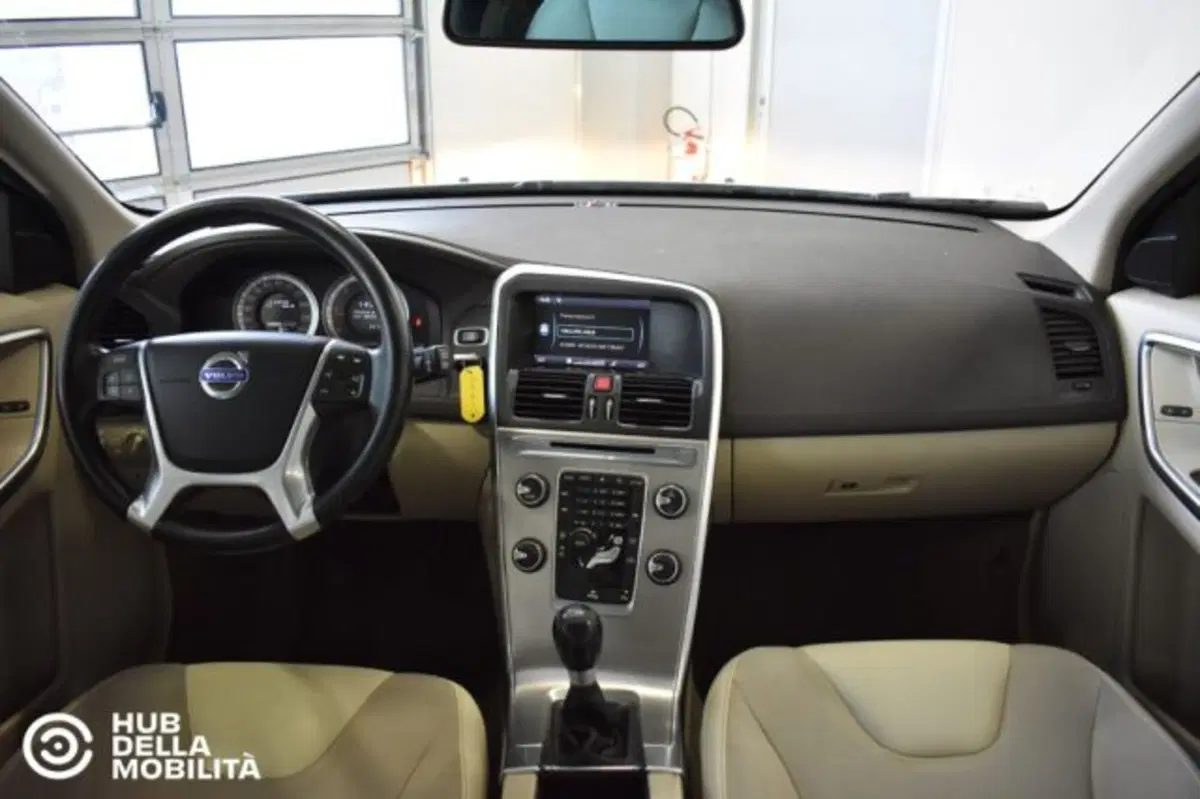 Volvo XC60 usata a Perugia (10)