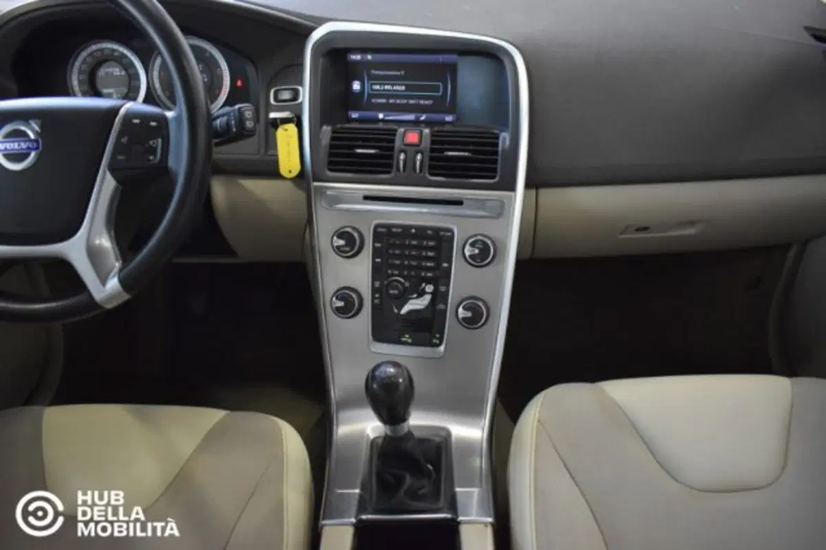Volvo XC60 usata a Perugia (11)