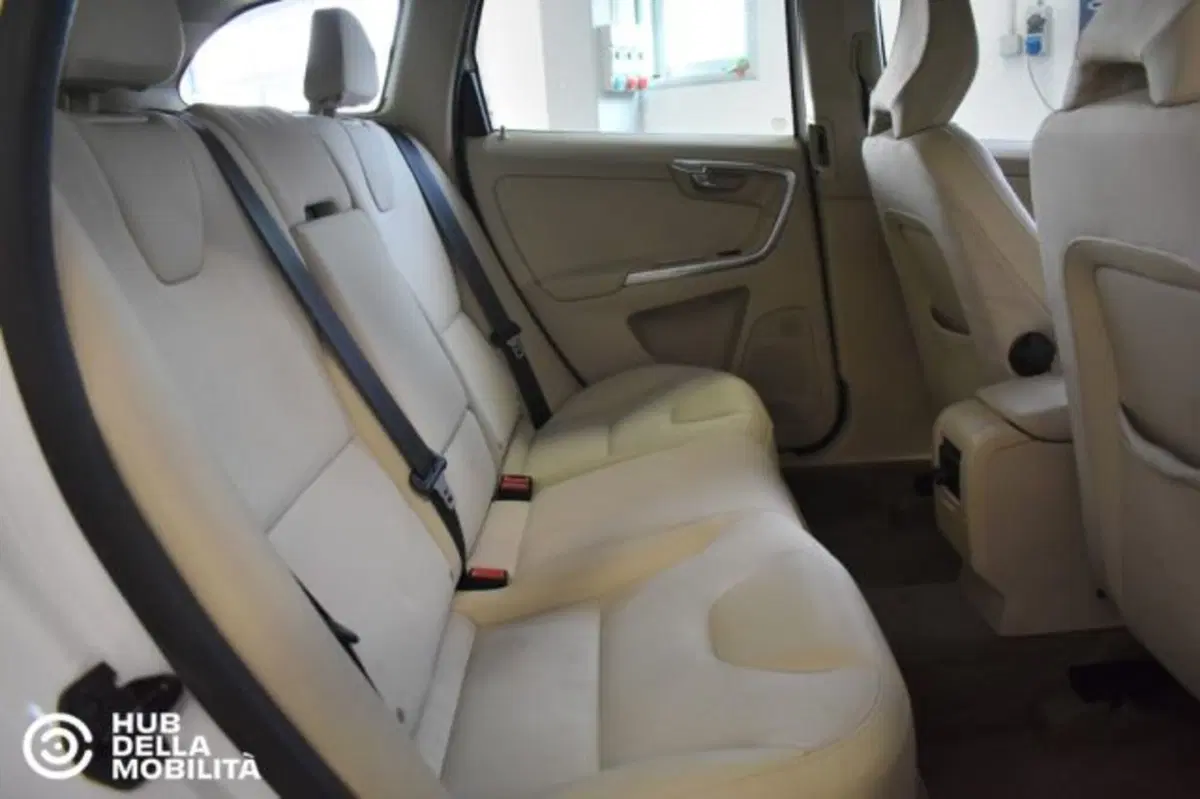 Volvo XC60 usata a Perugia (18)