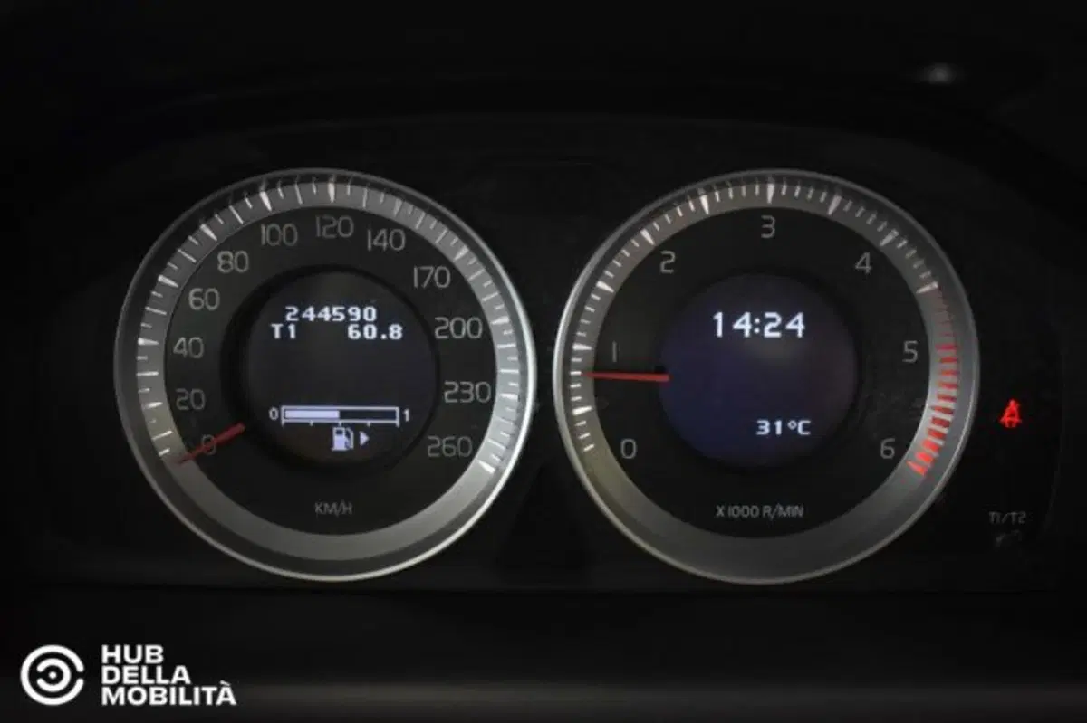 Volvo XC60 usata a Perugia (8)