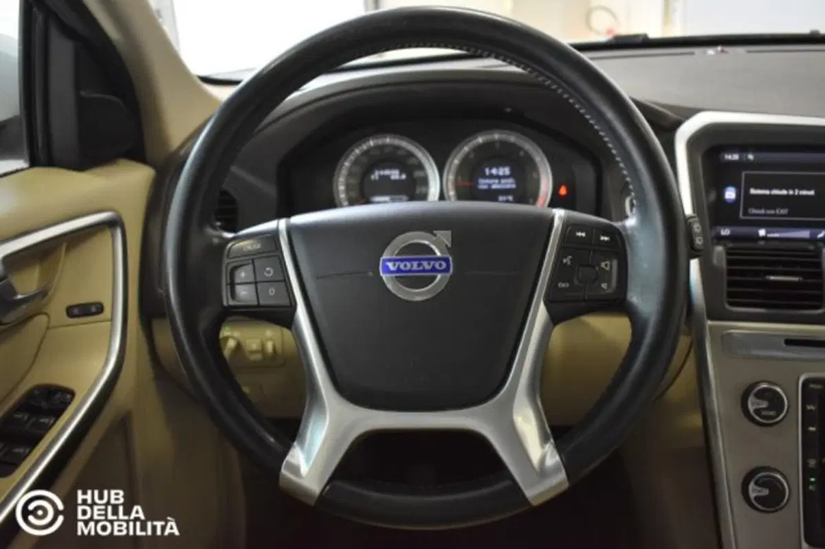 Volvo XC60 usata a Perugia (9)