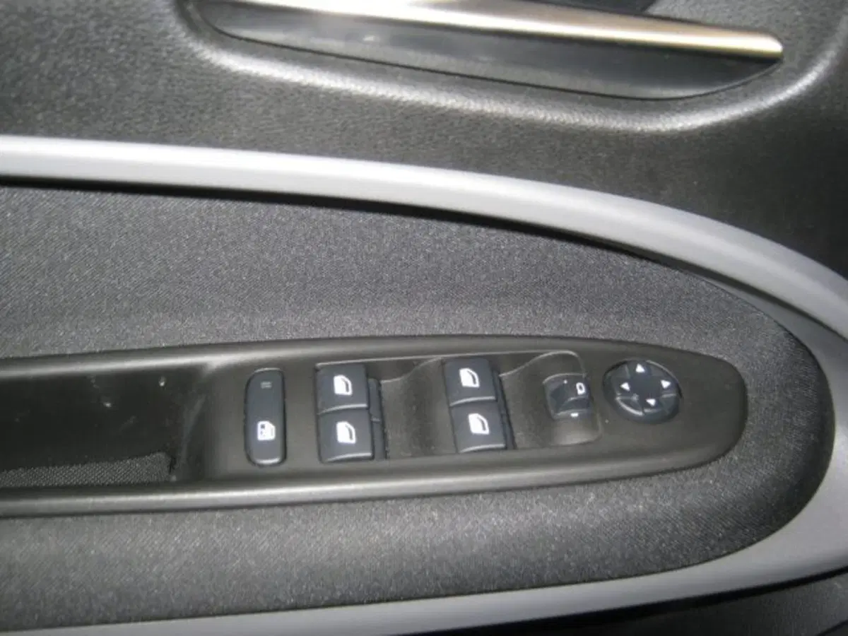Jeep Avenger usata a Fermo (12)