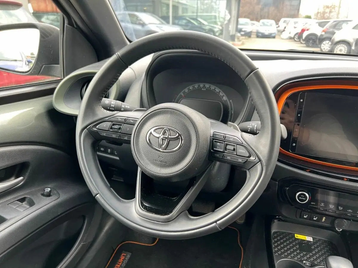 Toyota Aygo X usata a Sondrio (15)