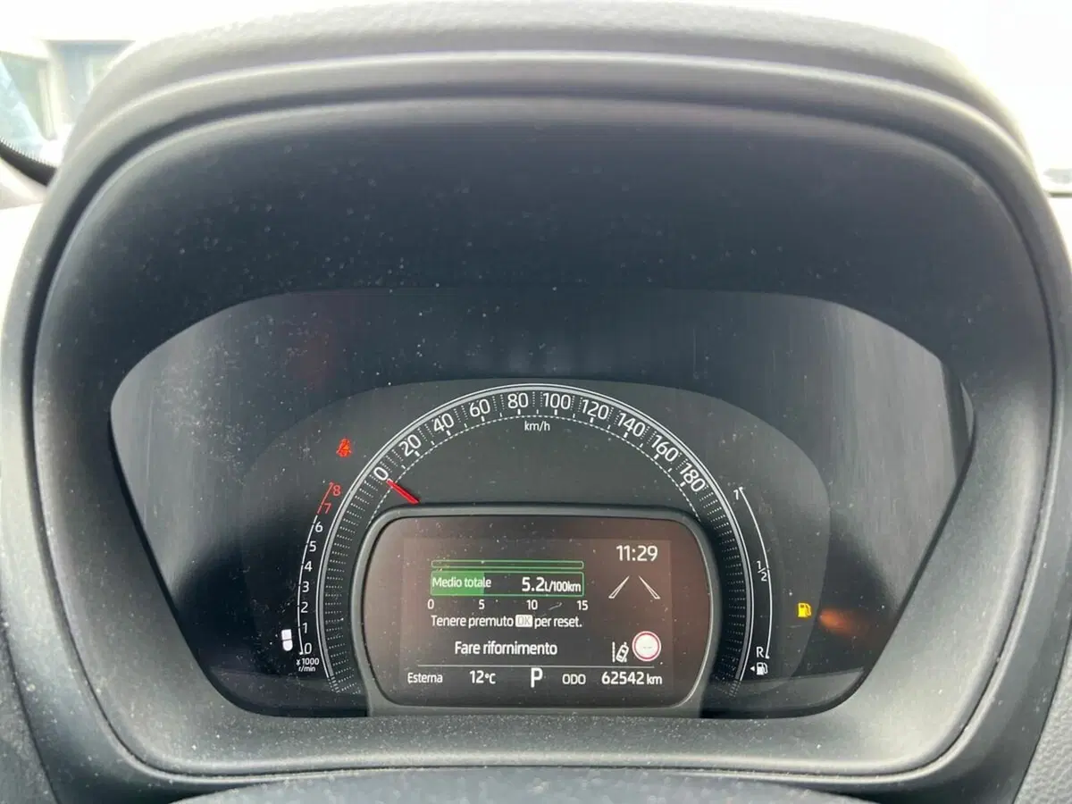 Toyota Aygo X usata a Sondrio (9)