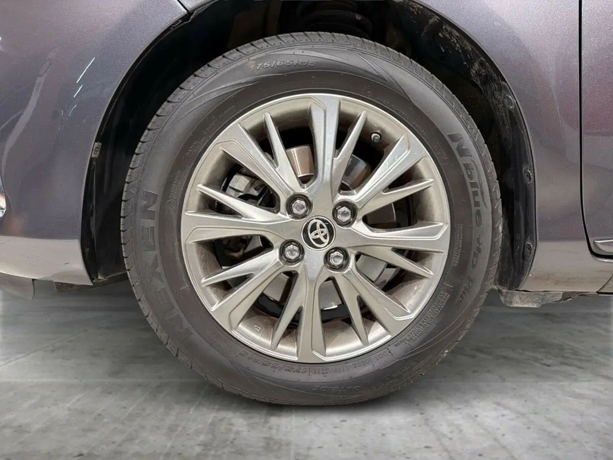 Toyota Yaris usata a Lecco (13)