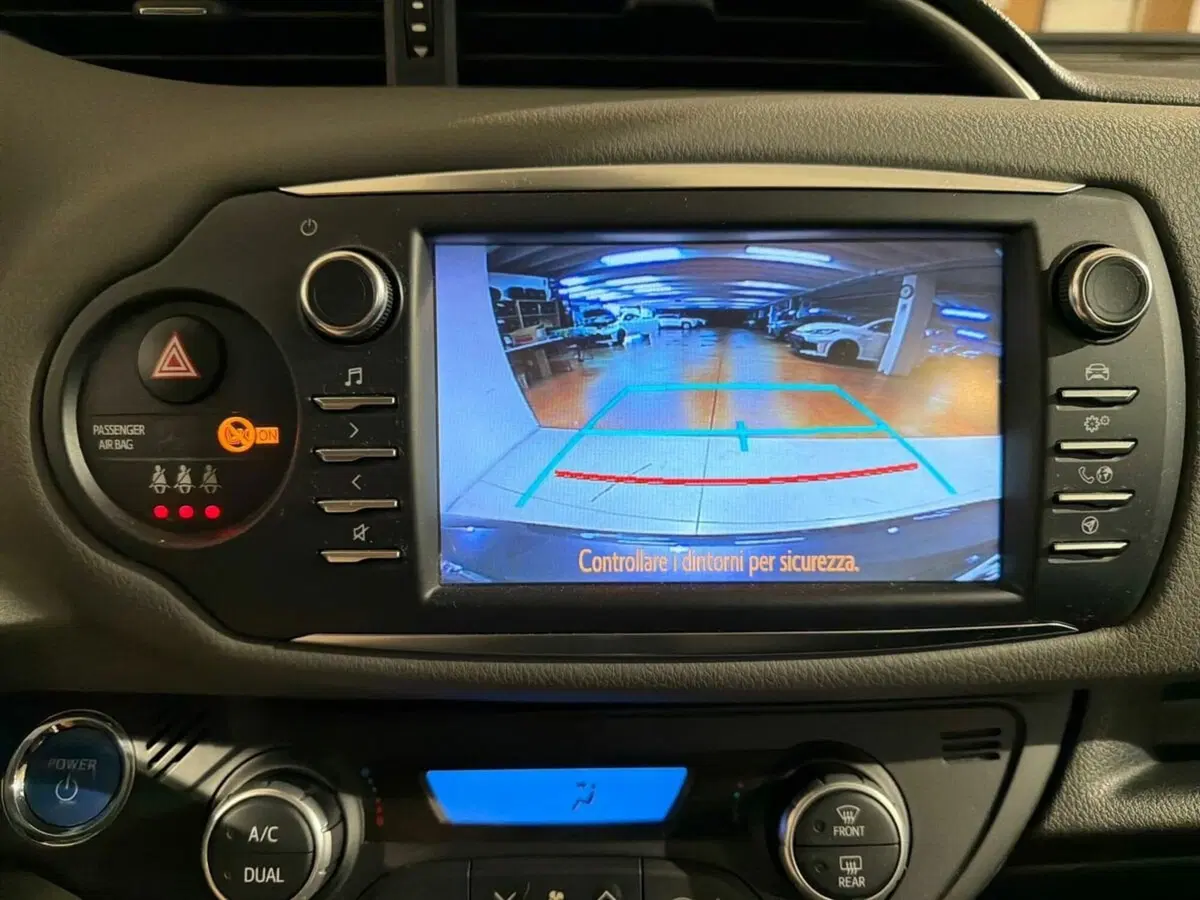 Toyota Yaris usata a Lecco (14)