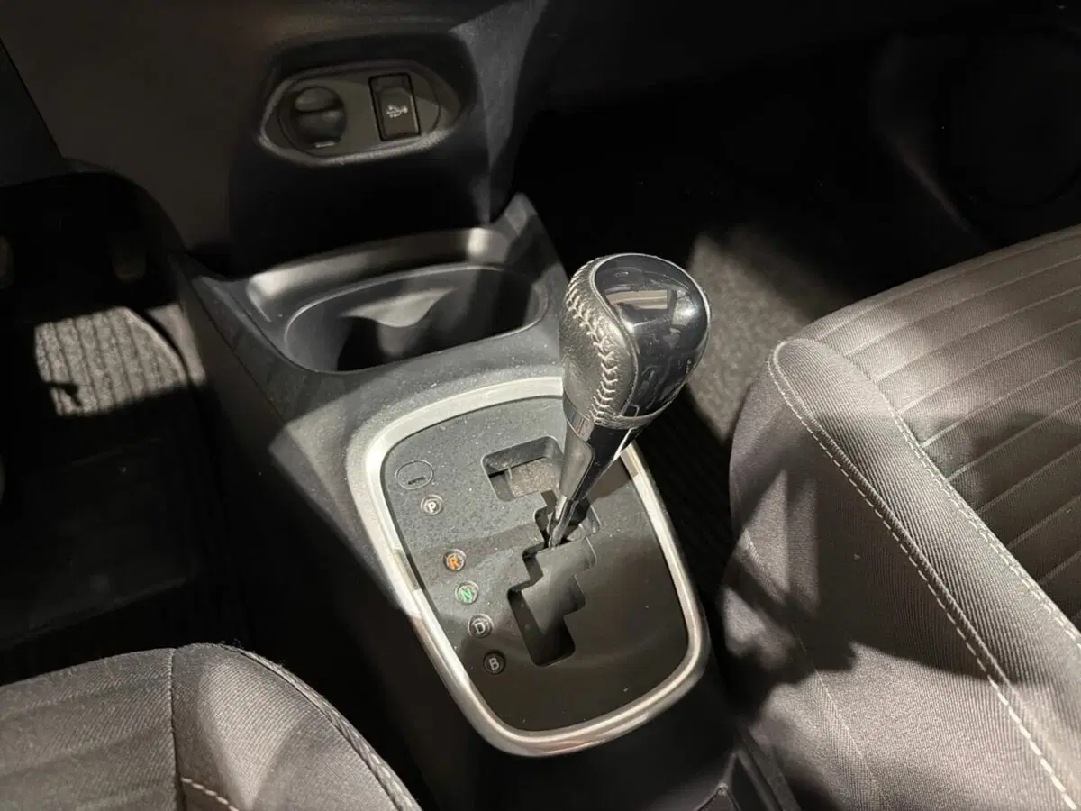 Toyota Yaris usata a Lecco (15)
