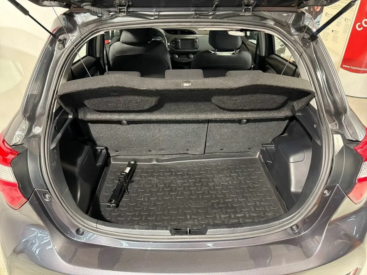 Toyota Yaris usata a Lecco (5)