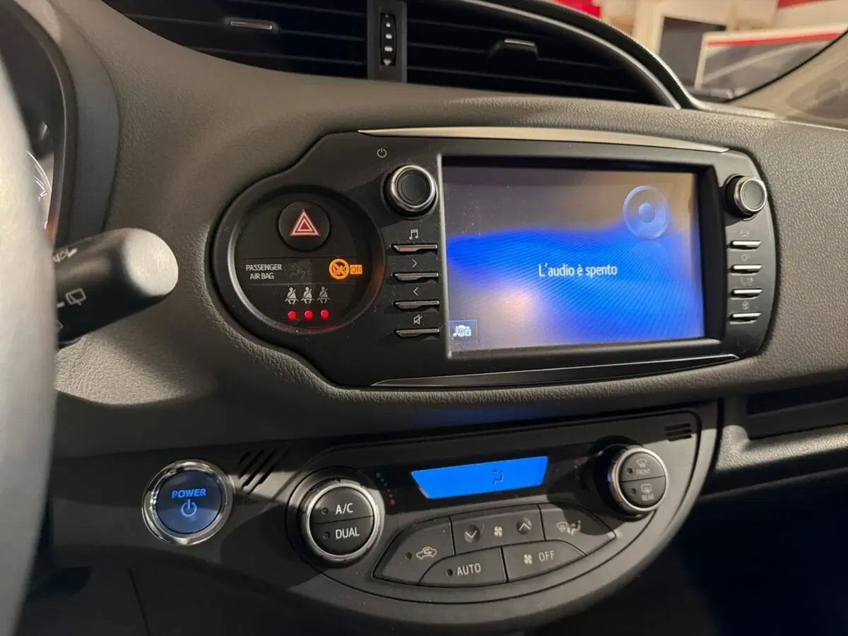 Toyota Yaris usata a Lecco (9)