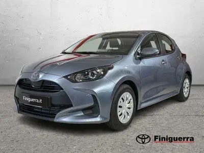 Toyota Yaris 1.0 5 porte Active nuova a Civate
