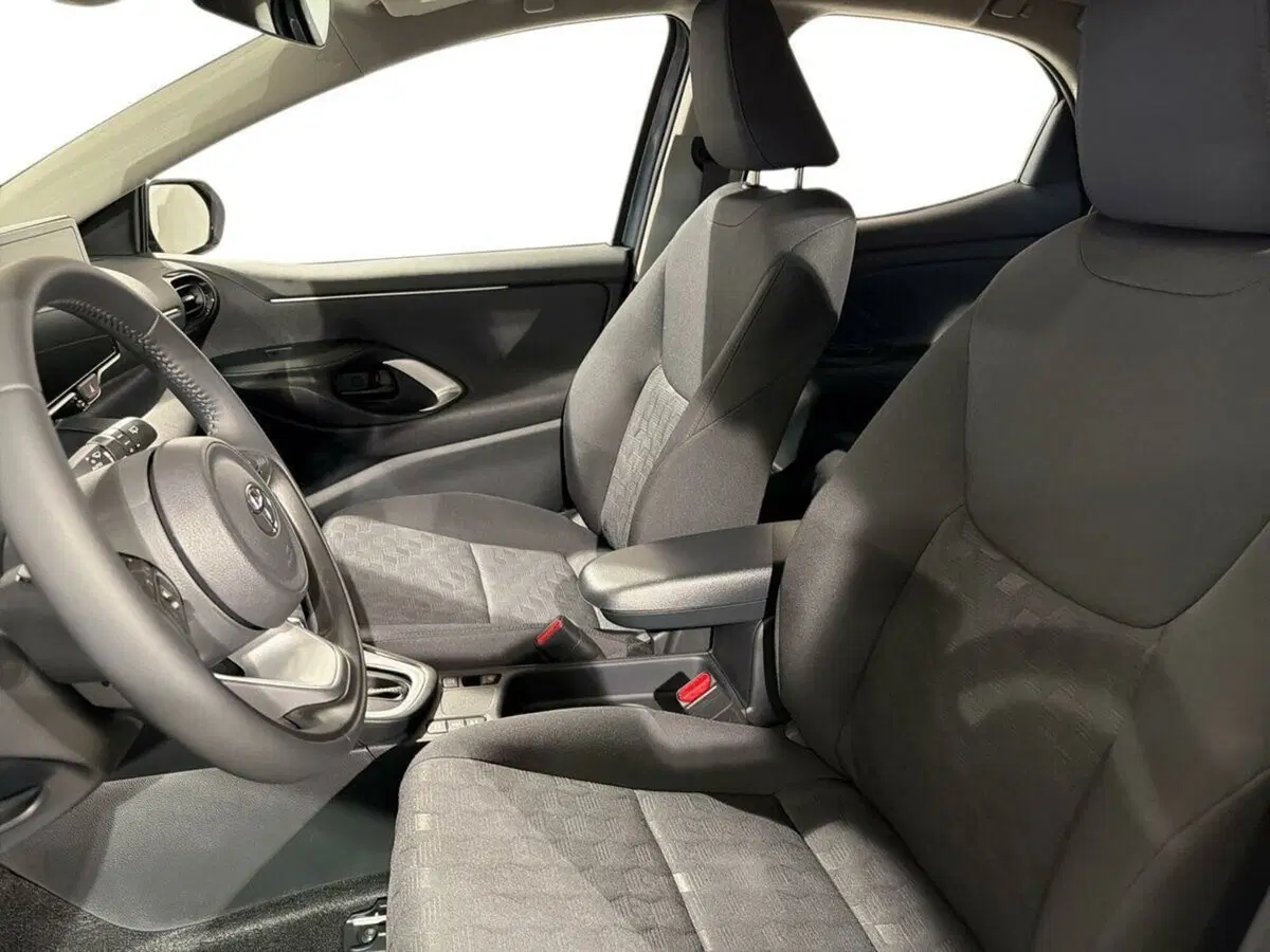 Toyota Yaris nuova a Lecco (10)