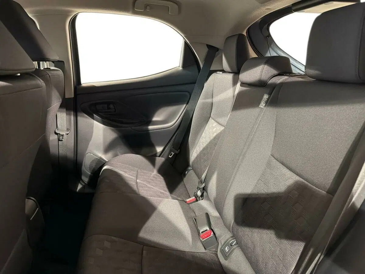 Toyota Yaris nuova a Lecco (11)