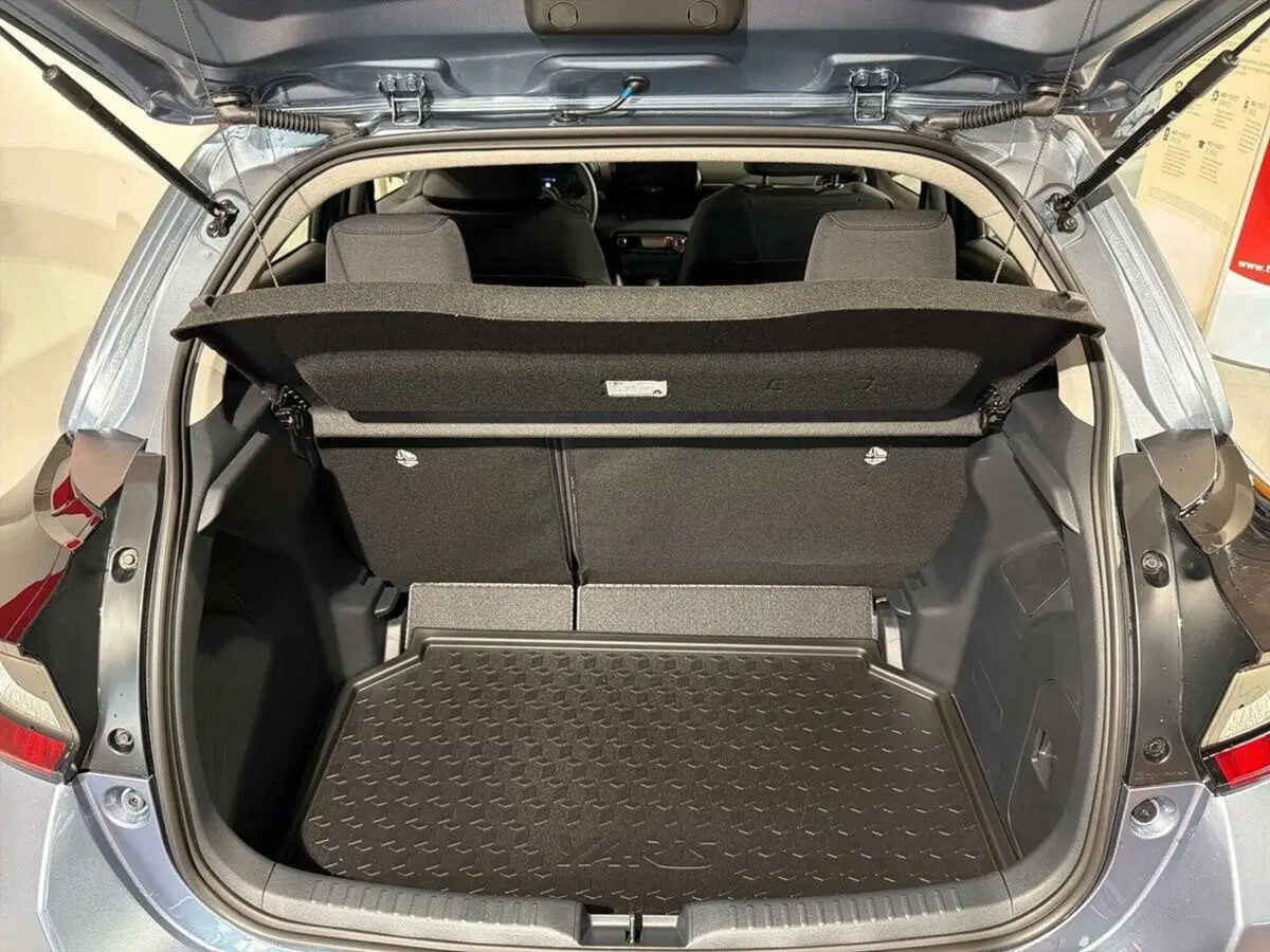 Toyota Yaris nuova a Lecco (12)