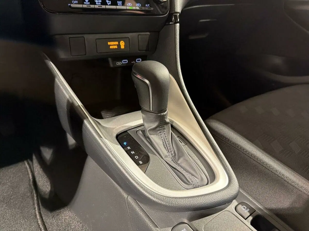 Toyota Yaris nuova a Lecco (14)