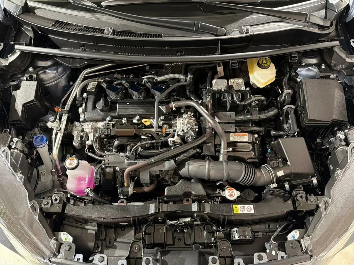 Toyota Yaris nuova a Lecco (16)