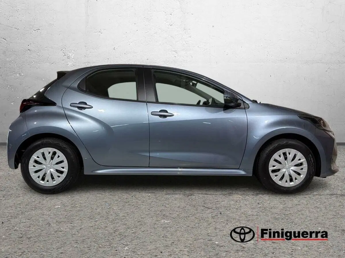 Toyota Yaris nuova a Lecco (5)