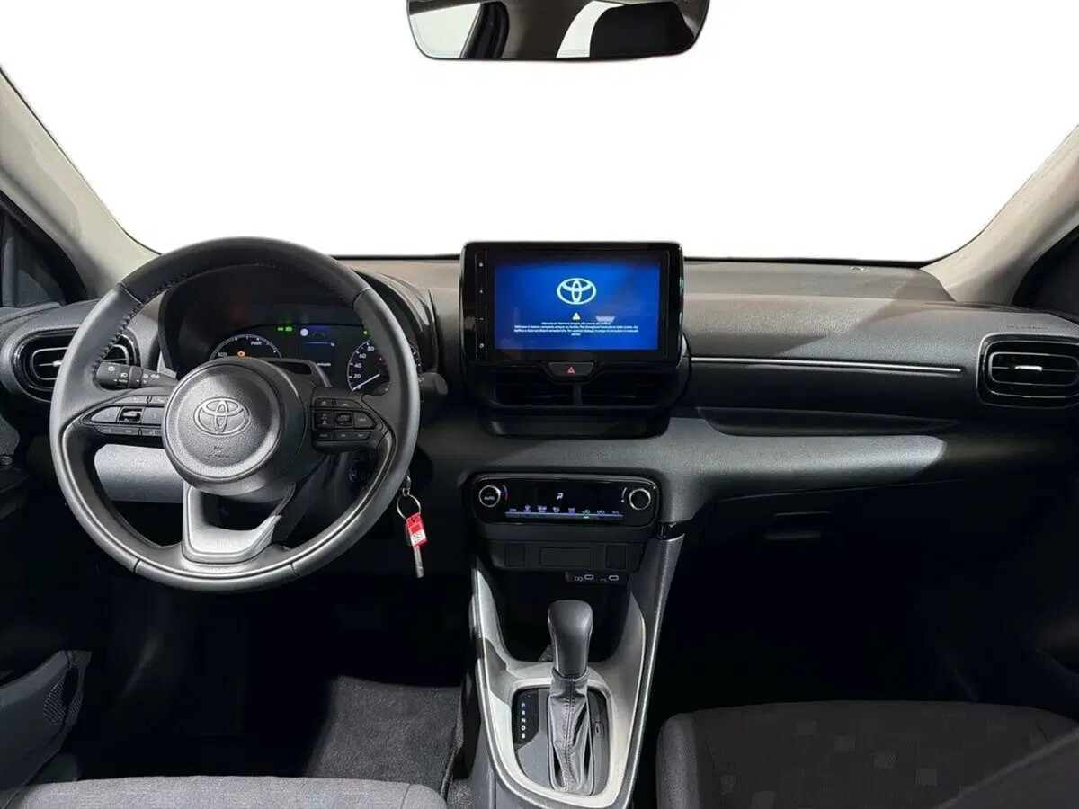 Toyota Yaris nuova a Lecco (8)