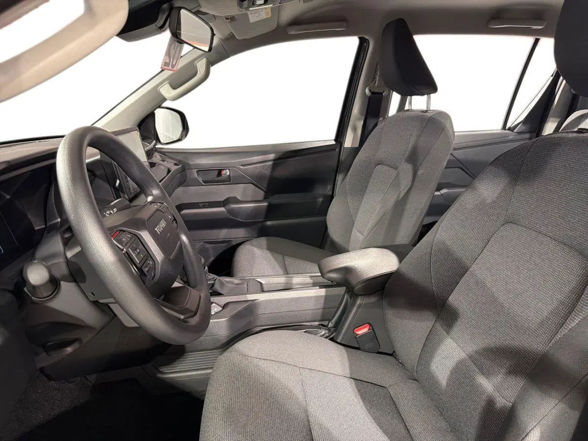 Toyota Hilux nuova a Lecco (10)