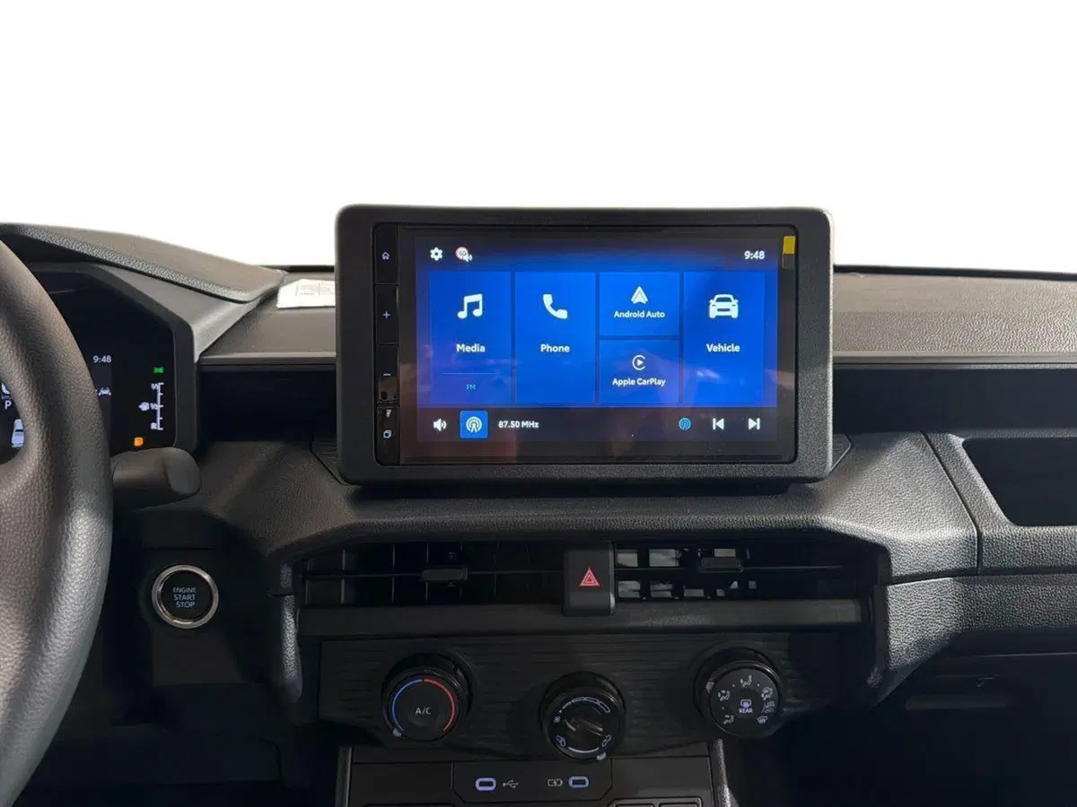 Toyota Hilux nuova a Lecco (13)