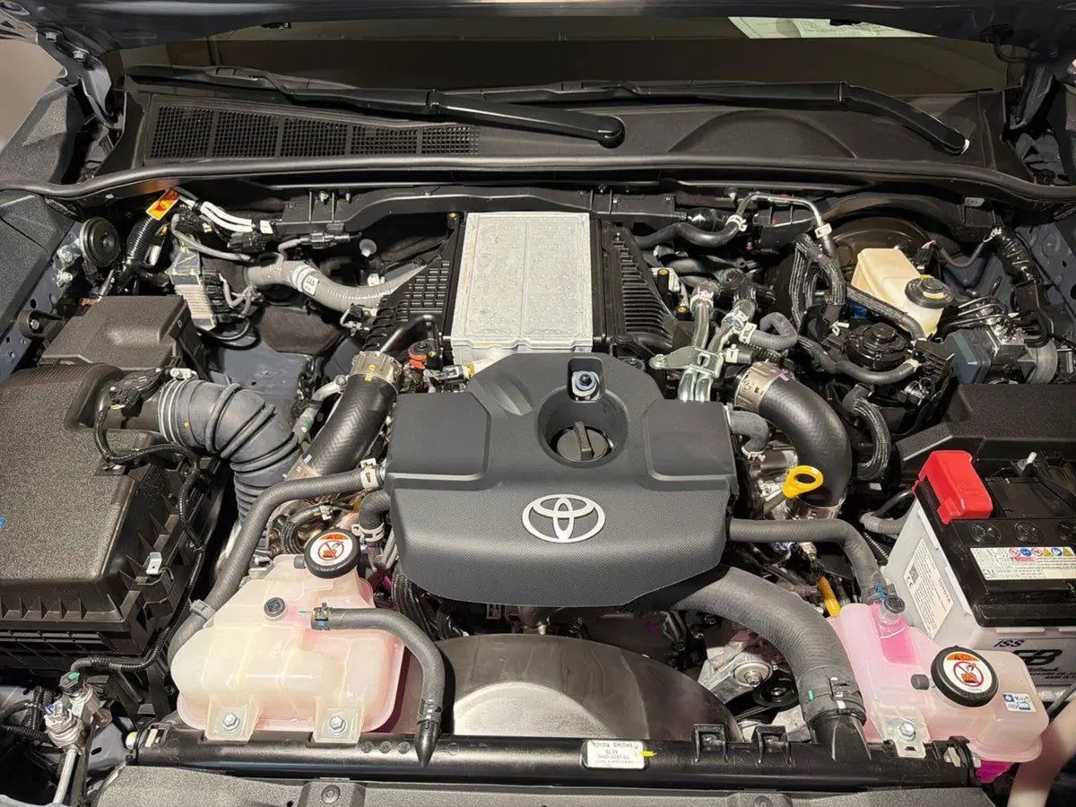 Toyota Hilux nuova a Lecco (17)