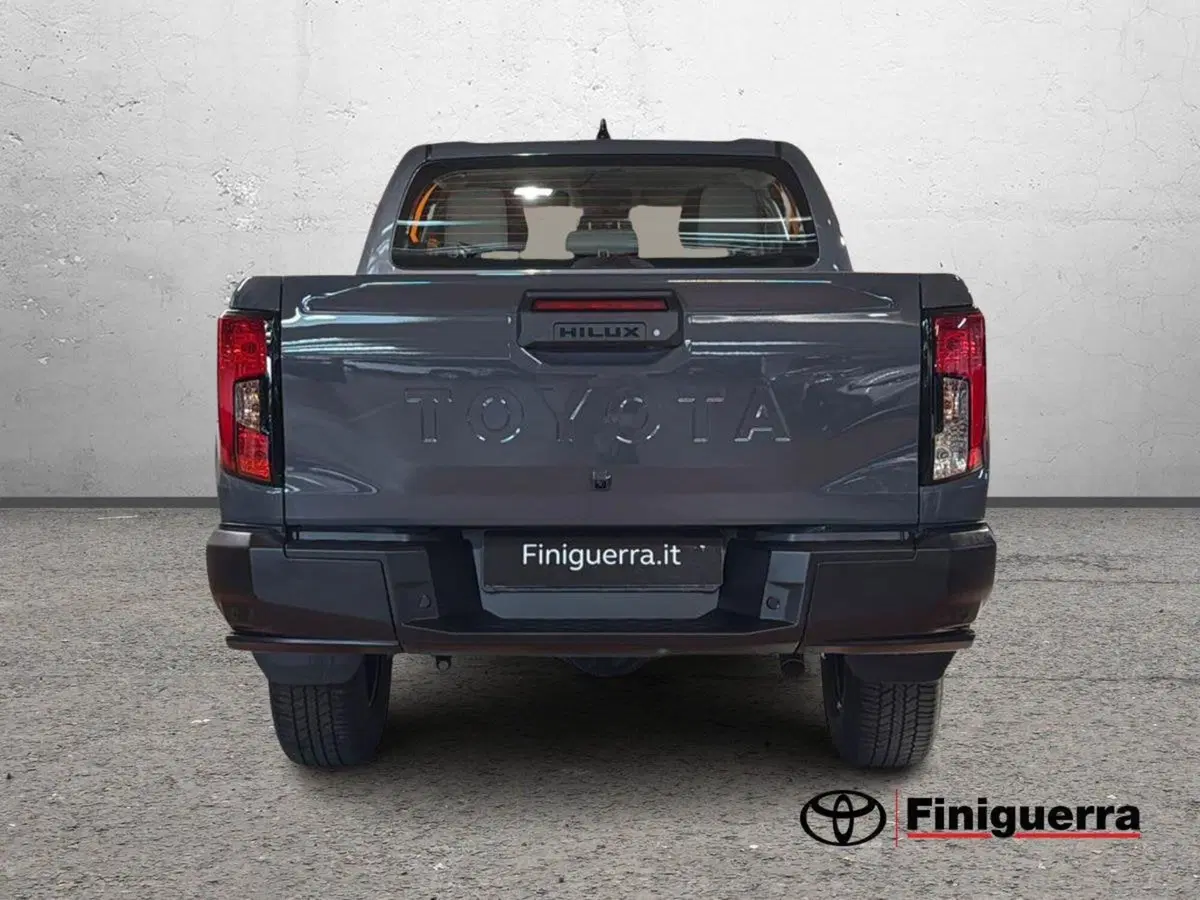 Toyota Hilux nuova a Lecco (3)