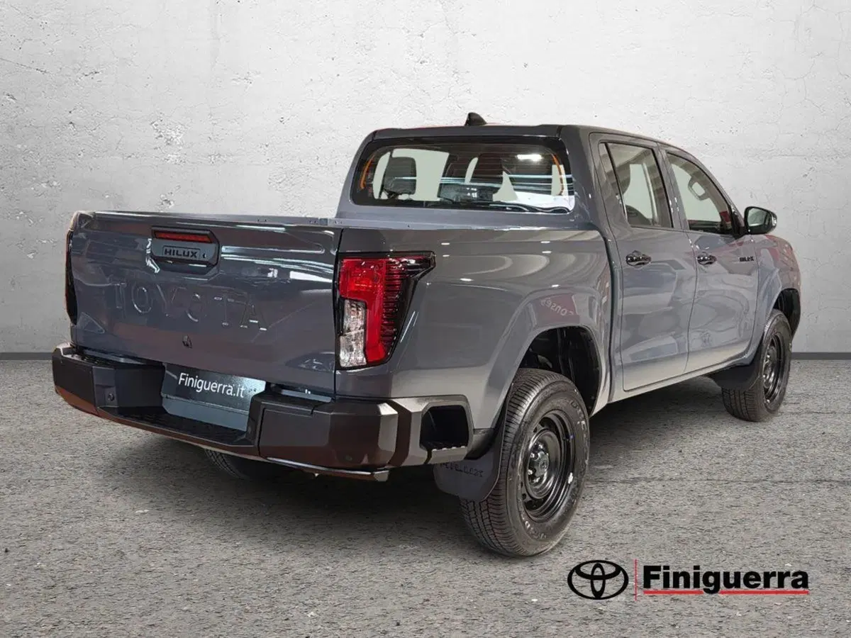 Toyota Hilux nuova a Lecco (4)