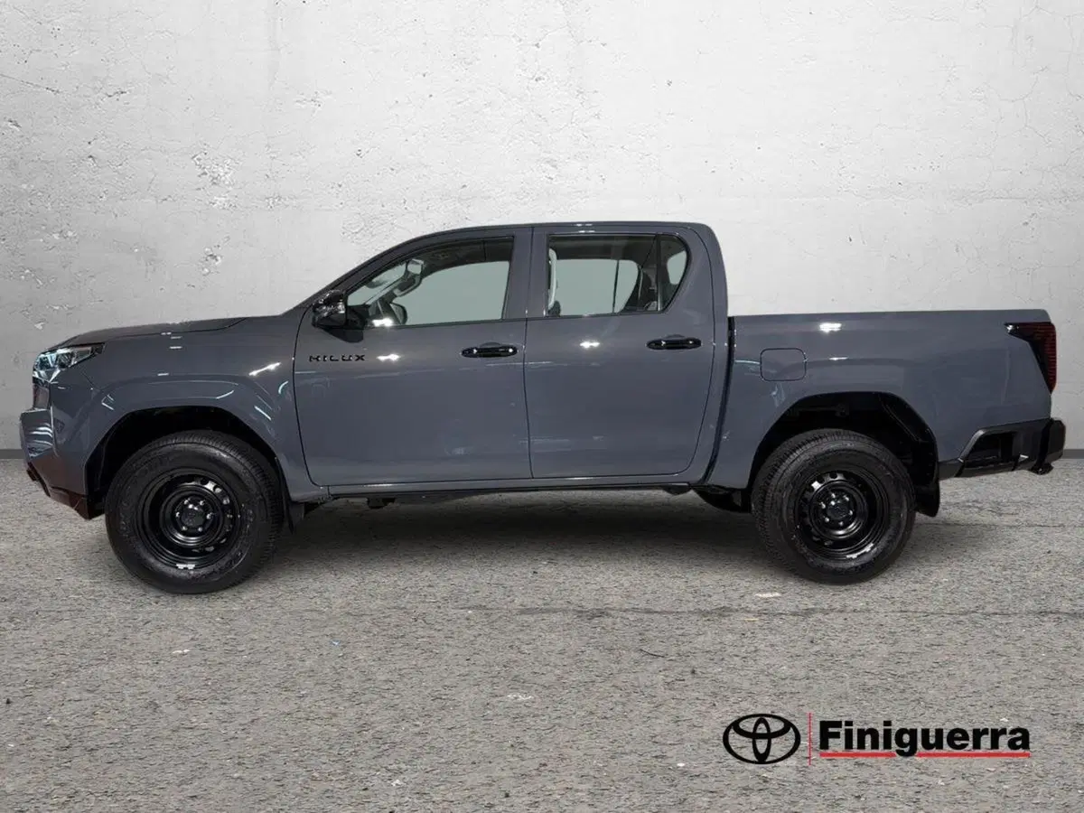 Toyota Hilux nuova a Lecco (6)