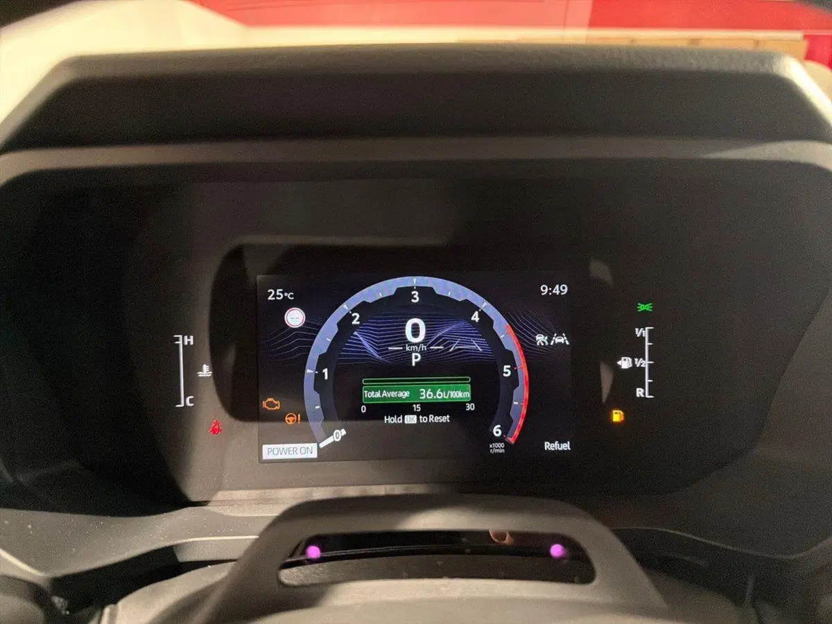 Toyota Hilux nuova a Lecco (9)